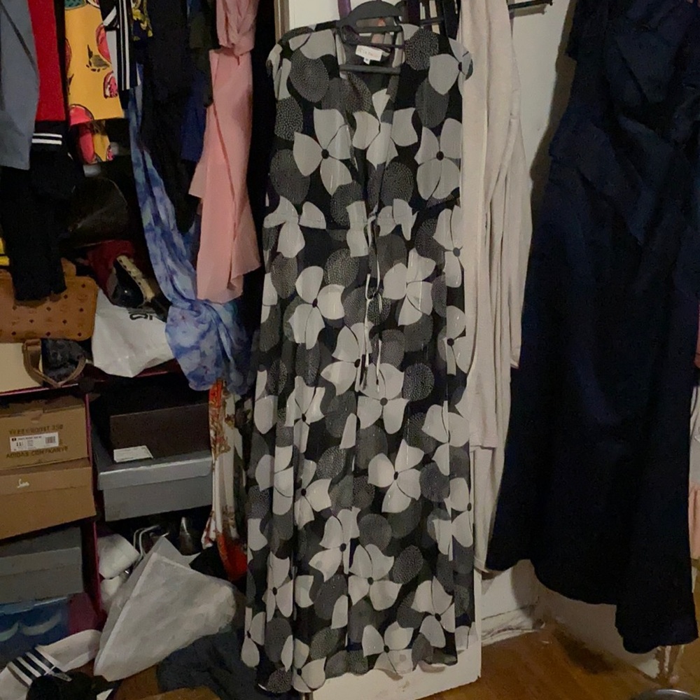 Beach dress black and white